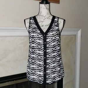 GUC♡ SLEEVELESS BUTTON DOWN BLOUSE